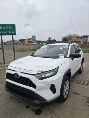Toyota RAV4 2021 White