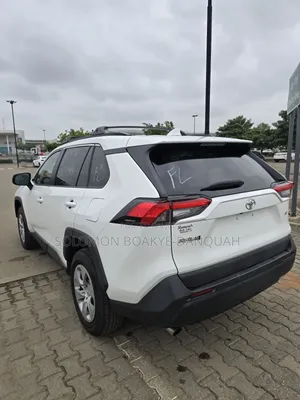 Toyota RAV4 2021 White