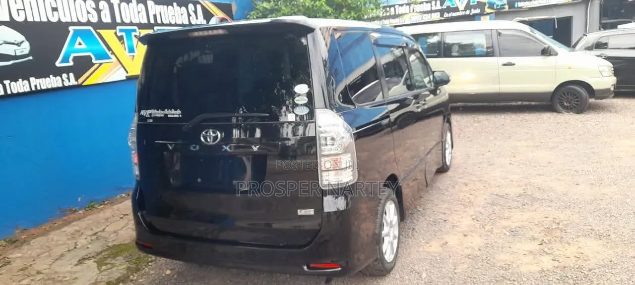 Toyota Voxy 2012 Black