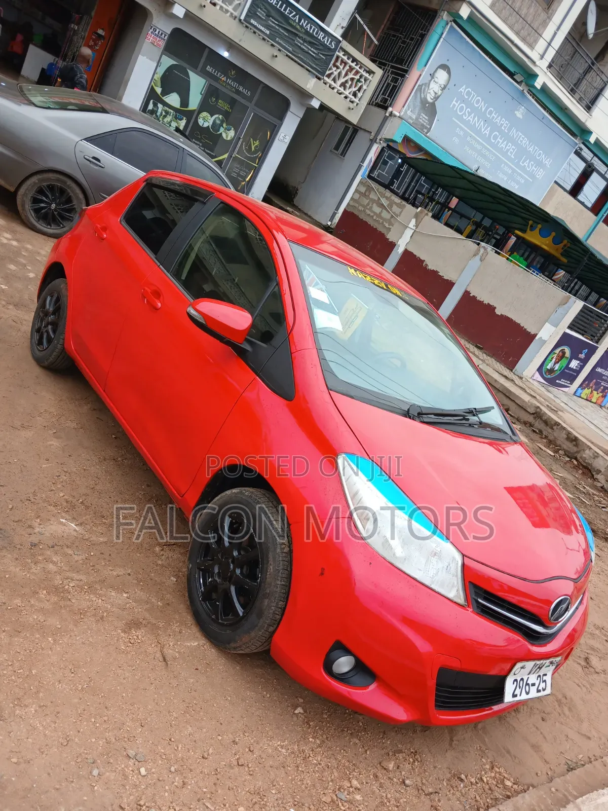 Toyota Vitz 2013 Red