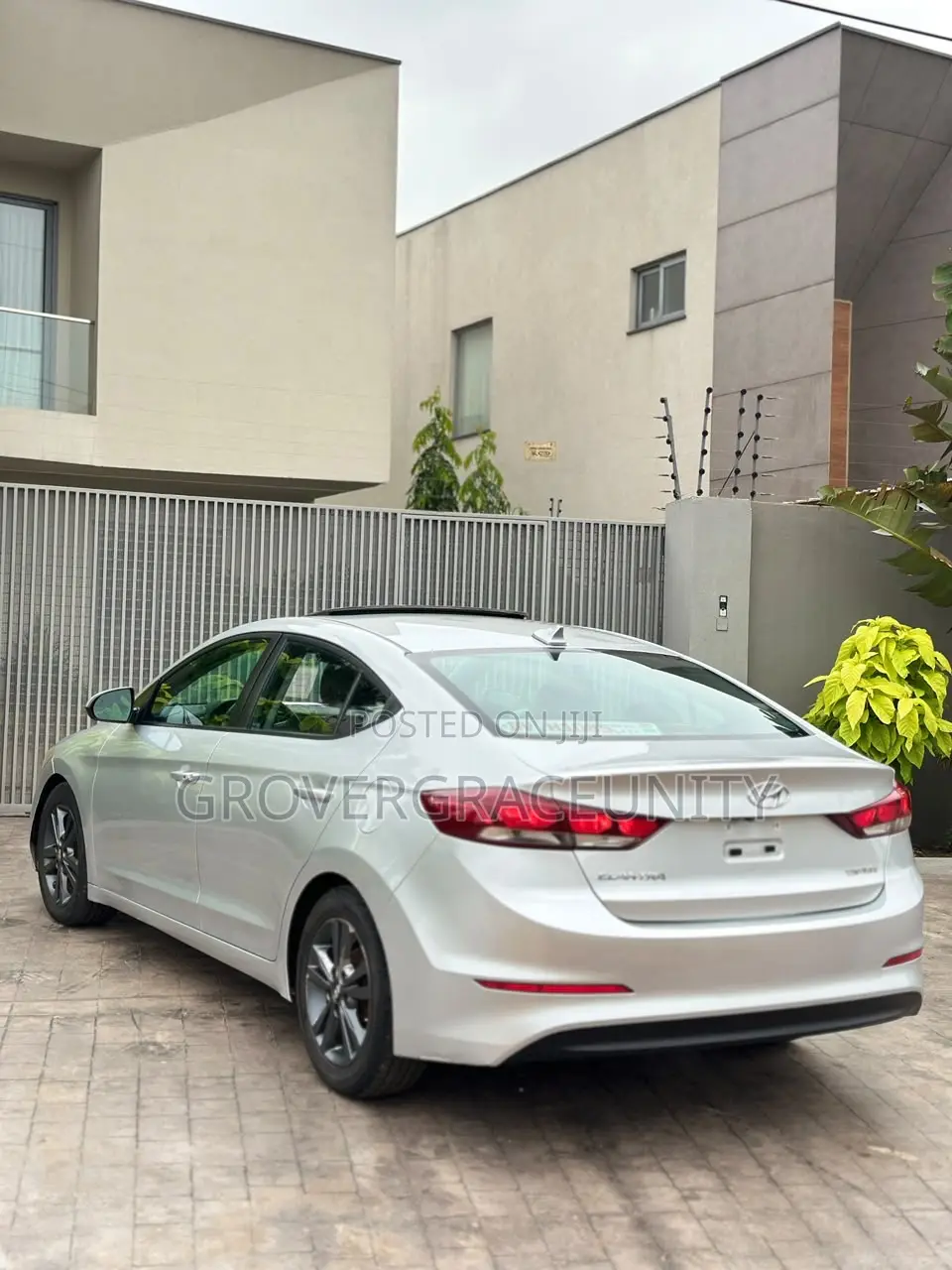 Hyundai Elantra Limited Sedan FWD (2.0L 4cyl 6A) 2017 Silver