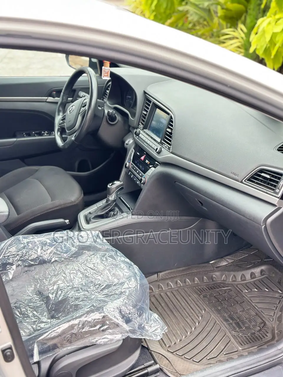 Hyundai Elantra Limited Sedan FWD (2.0L 4cyl 6A) 2017 Silver