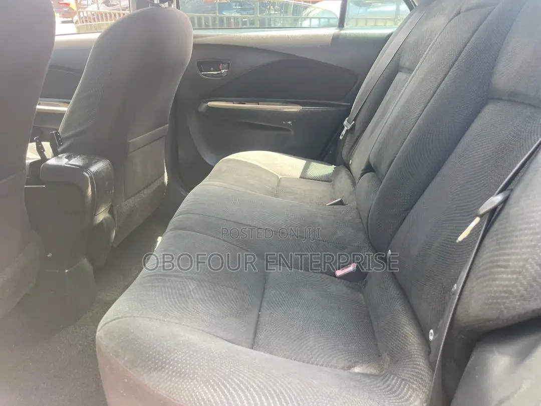 Toyota Yaris Base Sedan 4dr 2010 Gray