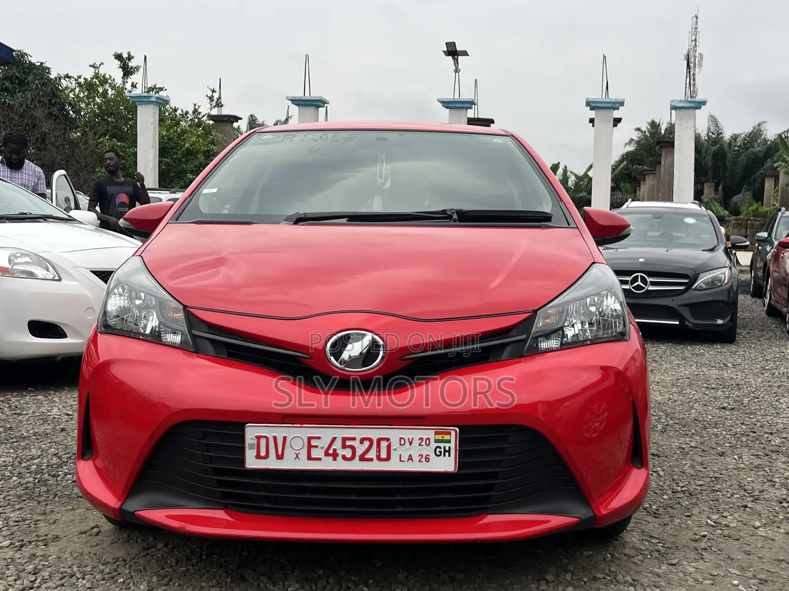 Toyota Vitz 1.3 AWD 5dr 2015 Red