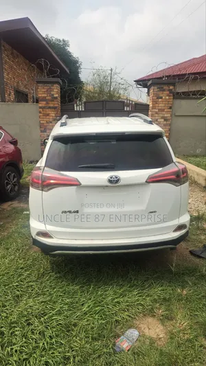 Toyota RAV4 2017 White