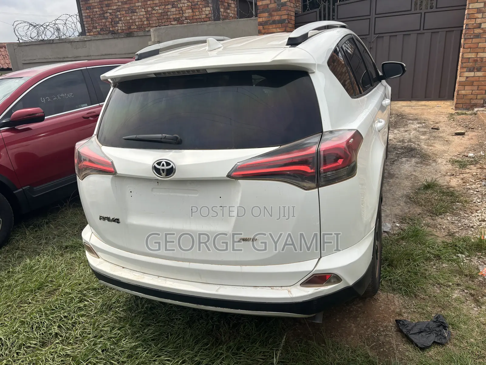 Toyota RAV4 LE AWD (2.5L 4cyl 6A) 2017 White