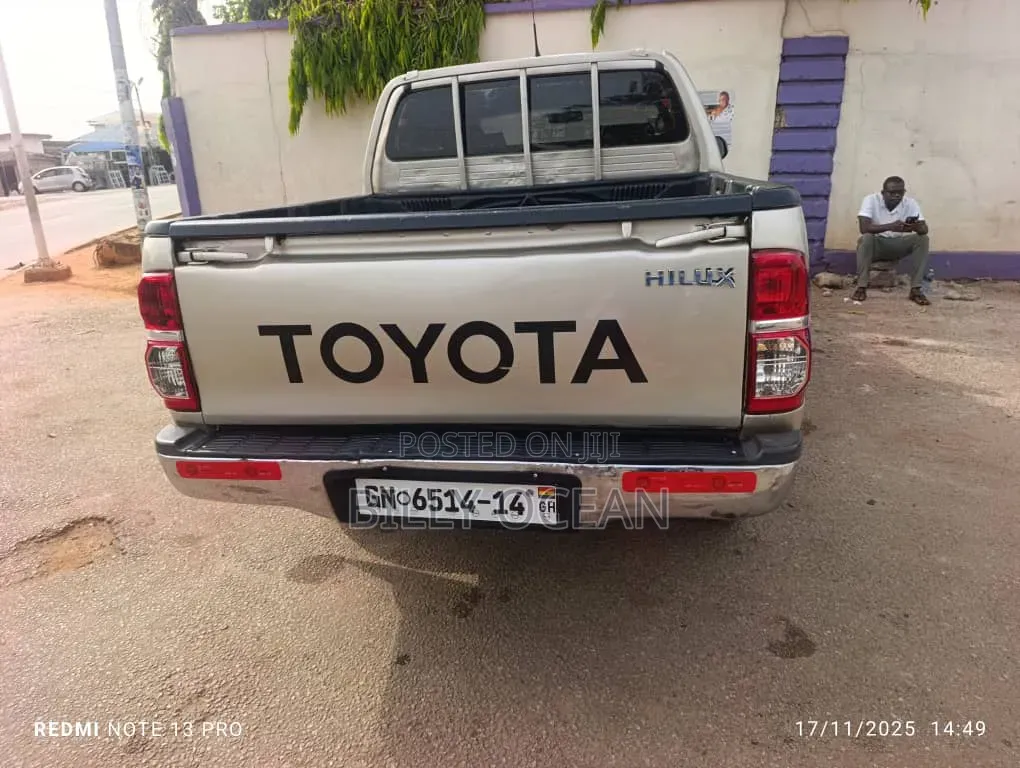 Toyota Hilux 2012 White