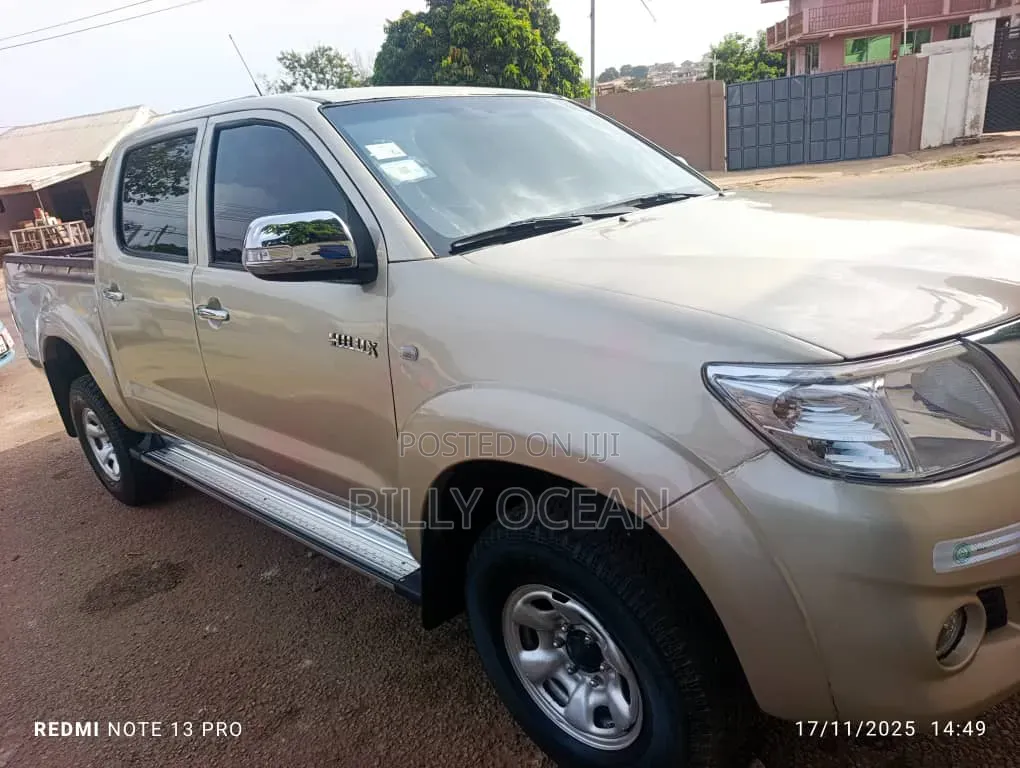 Toyota Hilux 2012 White