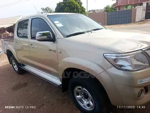 Toyota Hilux 2012 White