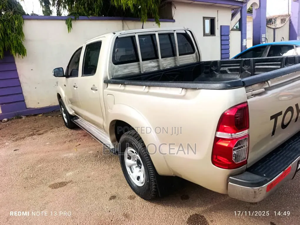 Toyota Hilux 2012 White