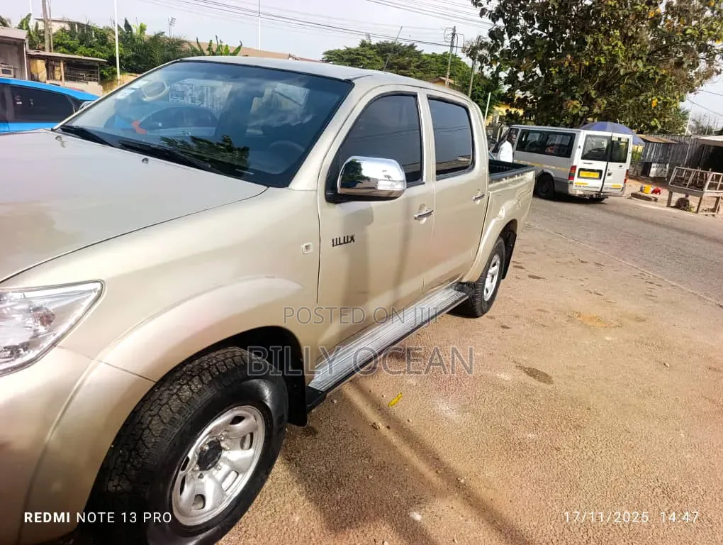 Toyota Hilux 2012 White
