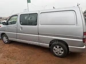 Toyota HiAce 2010 Silver