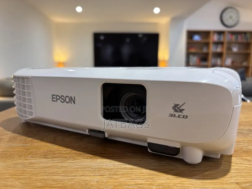 Epson Eb-E01 3300 Lumens Projector From Uk (Free Delivery)