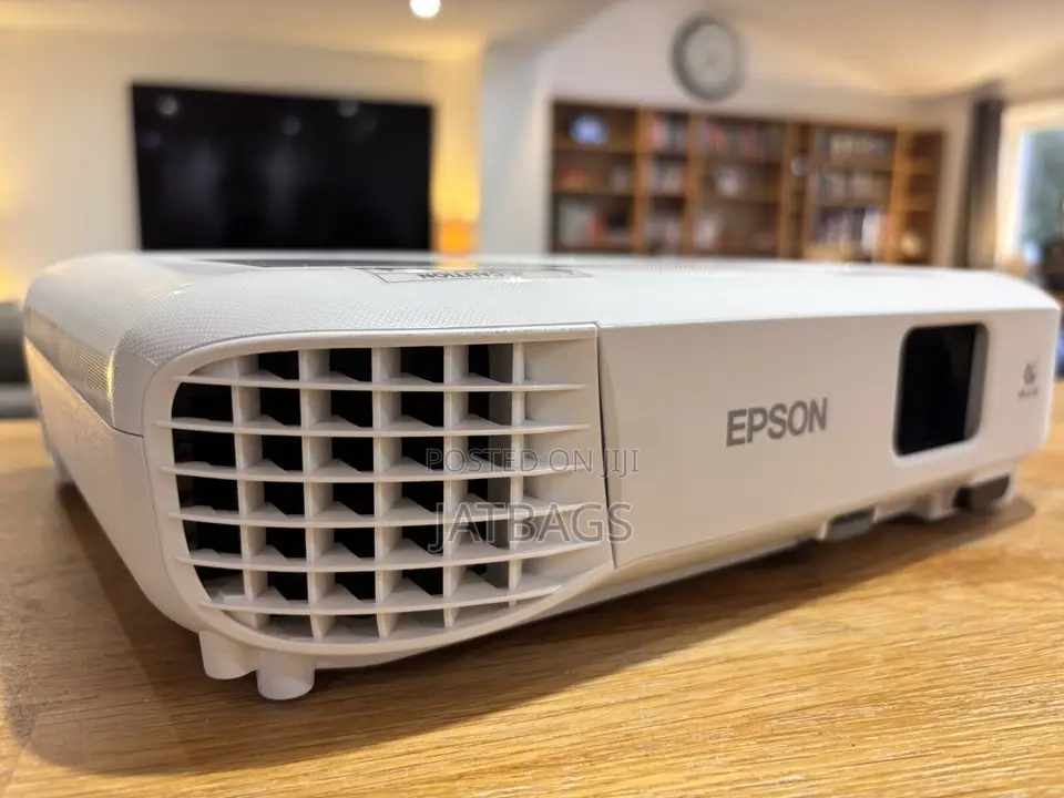 Epson Eb-E01 3300 Lumens Projector From Uk (Free Delivery)