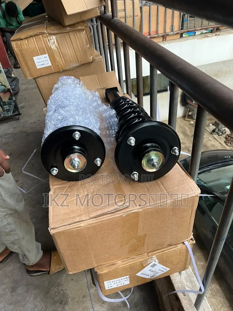 Range Rover 2010/ LR3/LR4 Manual Shocks