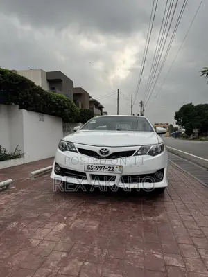 Toyota Camry SE 4dr Sedan (2.5L 4cyl 6A) 2014 White
