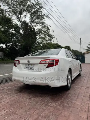 Toyota Camry SE 4dr Sedan (2.5L 4cyl 6A) 2014 White