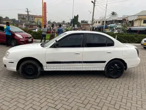 Hyundai Elantra GT 2002 White