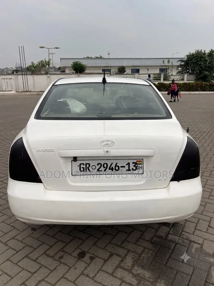 Hyundai Elantra GT 2002 White