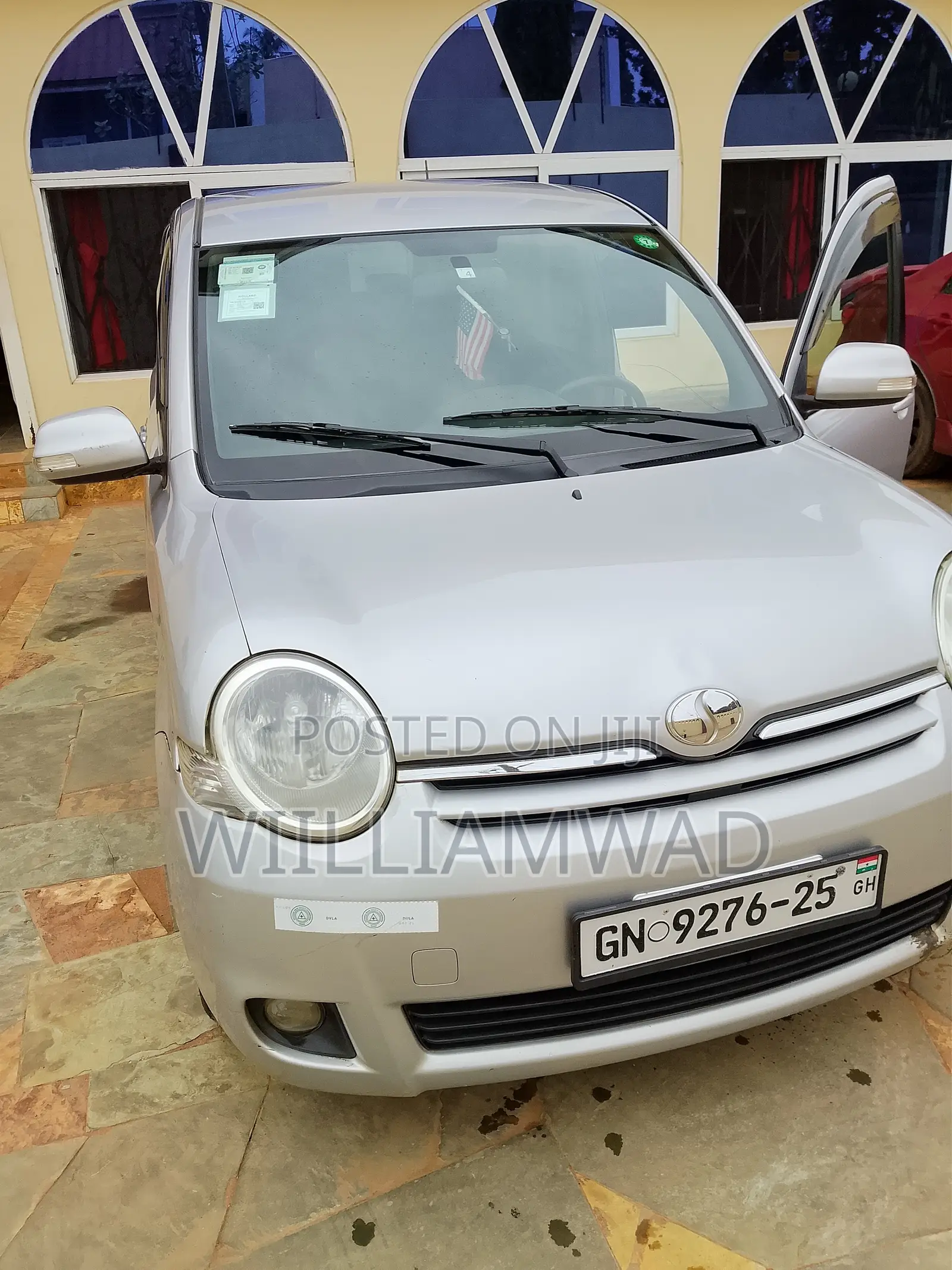 Toyota Sienta 1.5 AWD 2012 Silver