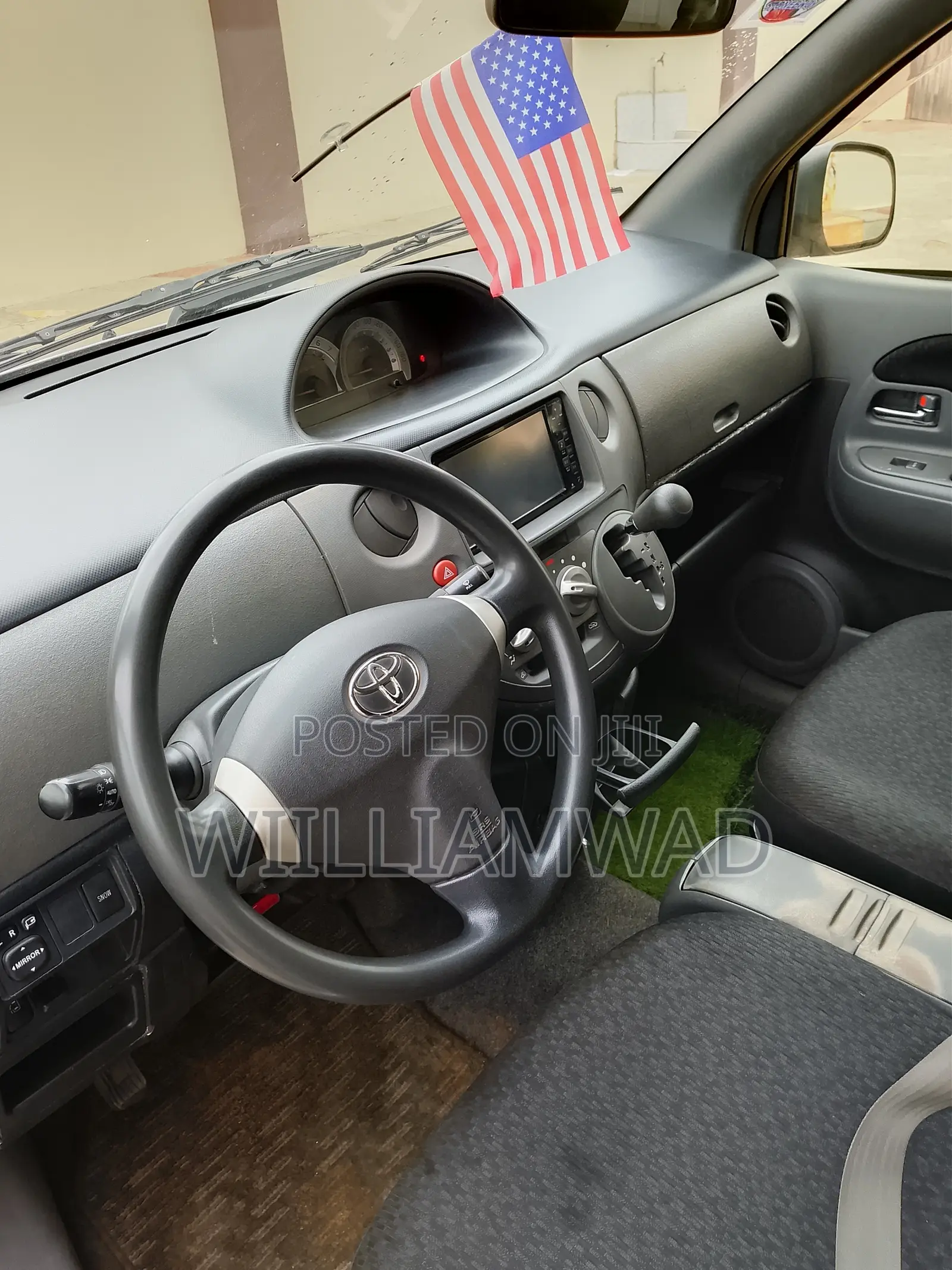 Toyota Sienta 1.5 AWD 2012 Silver
