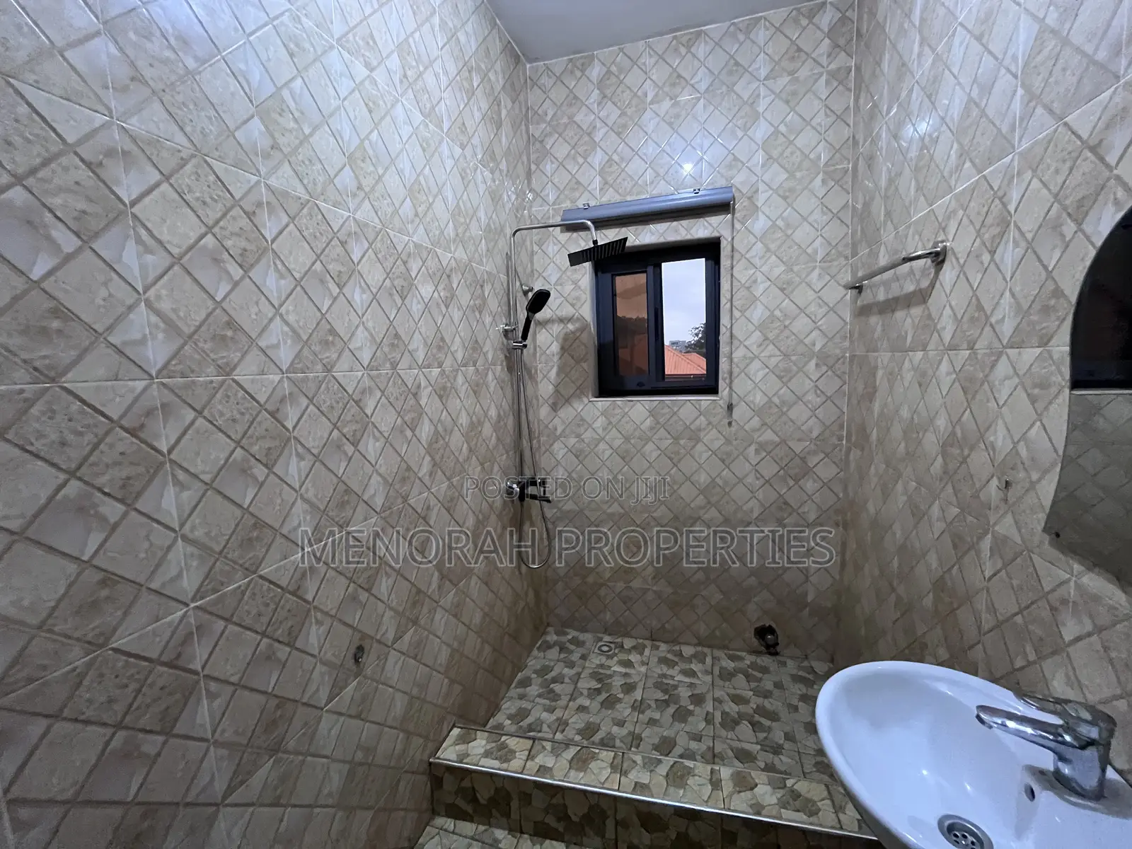 1bdrm Apartment in Adenta, Frafraha for rent