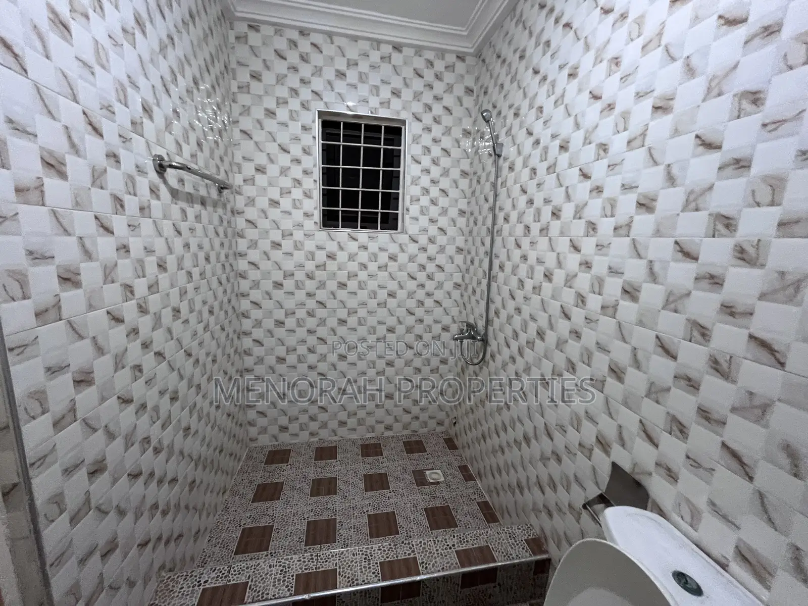 2bdrm Apartment in Adenta, Frafraha for rent
