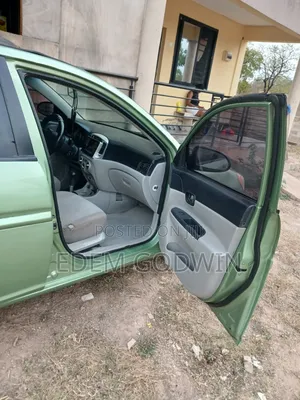 Hyundai Accent 2010 Green