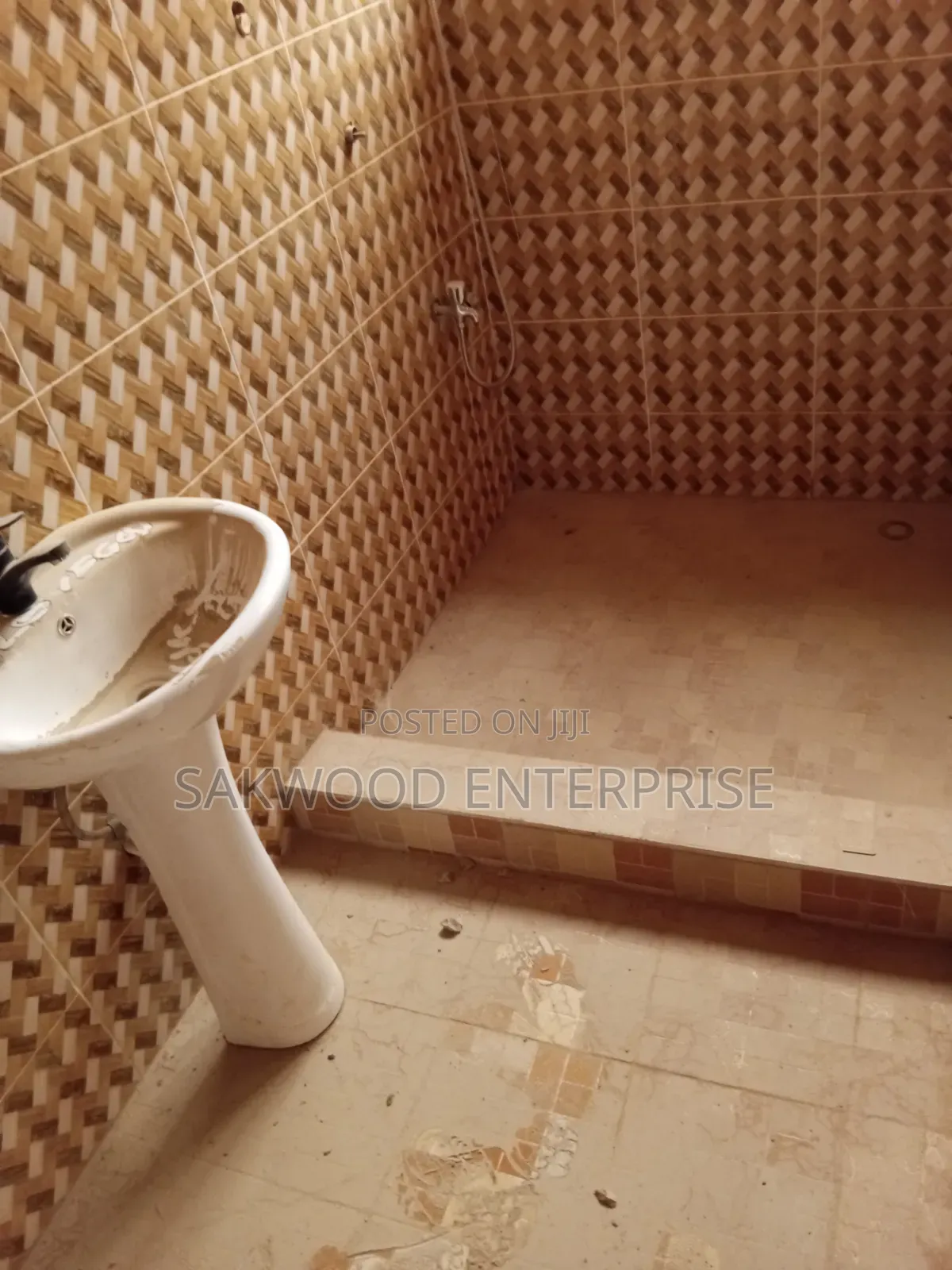 1bdrm Apartment in Sakwood Enterprise, Danfa for rent