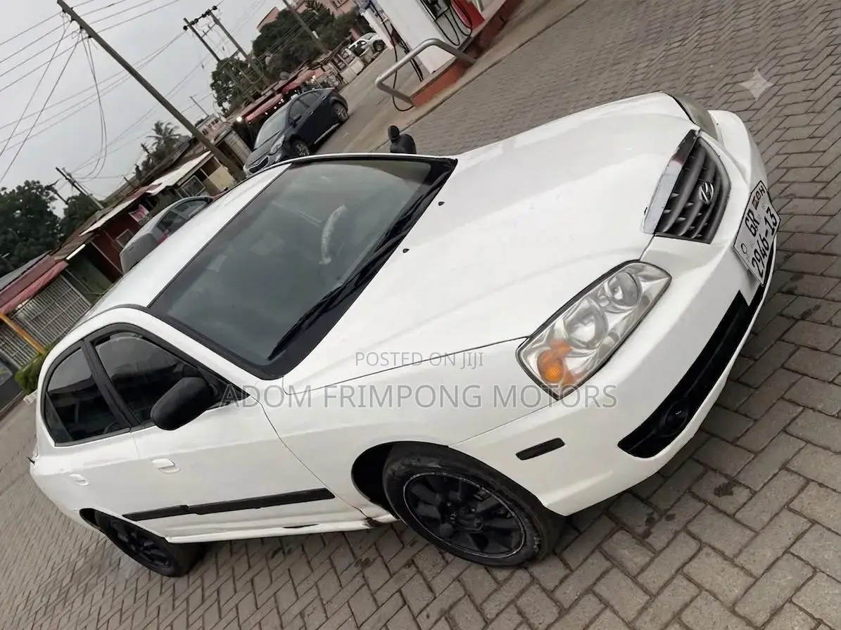 Hyundai Elantra GT 2002 White