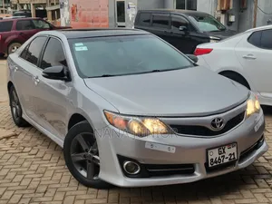 Toyota Camry L 4dr Sedan (2.5L 4cyl 6A) 2014 Silver