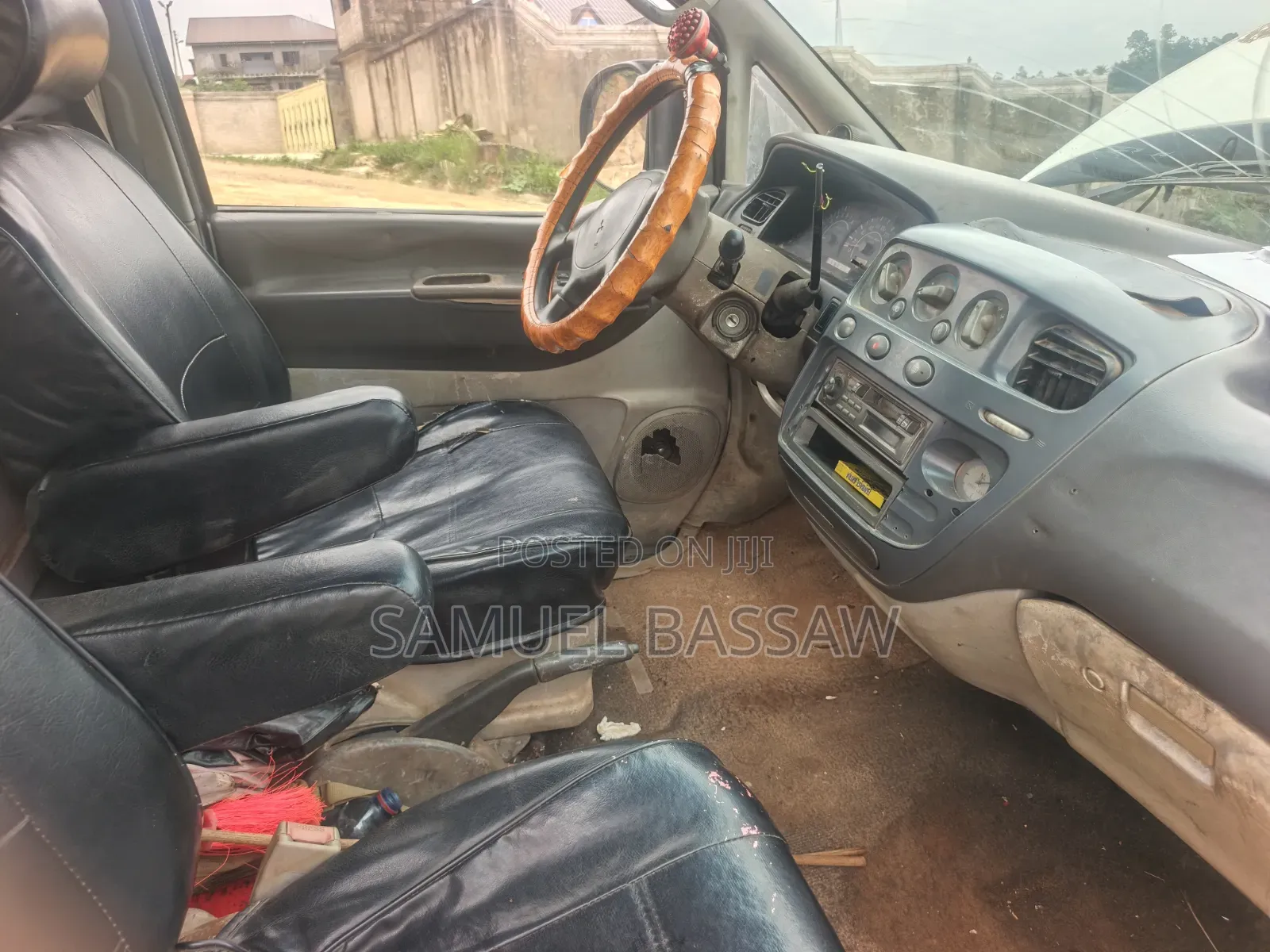 Mitsubishi L300 2006 White