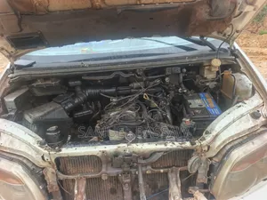 Mitsubishi L300 2006 White