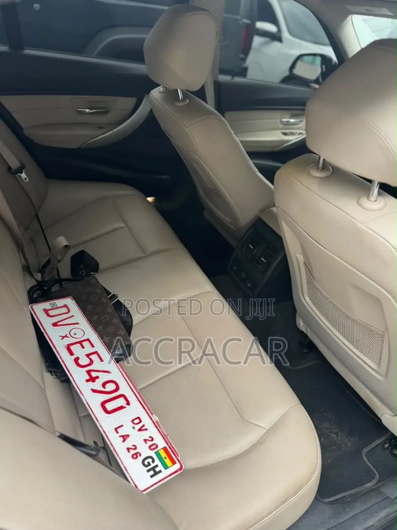 BMW 320i 2016 Blue