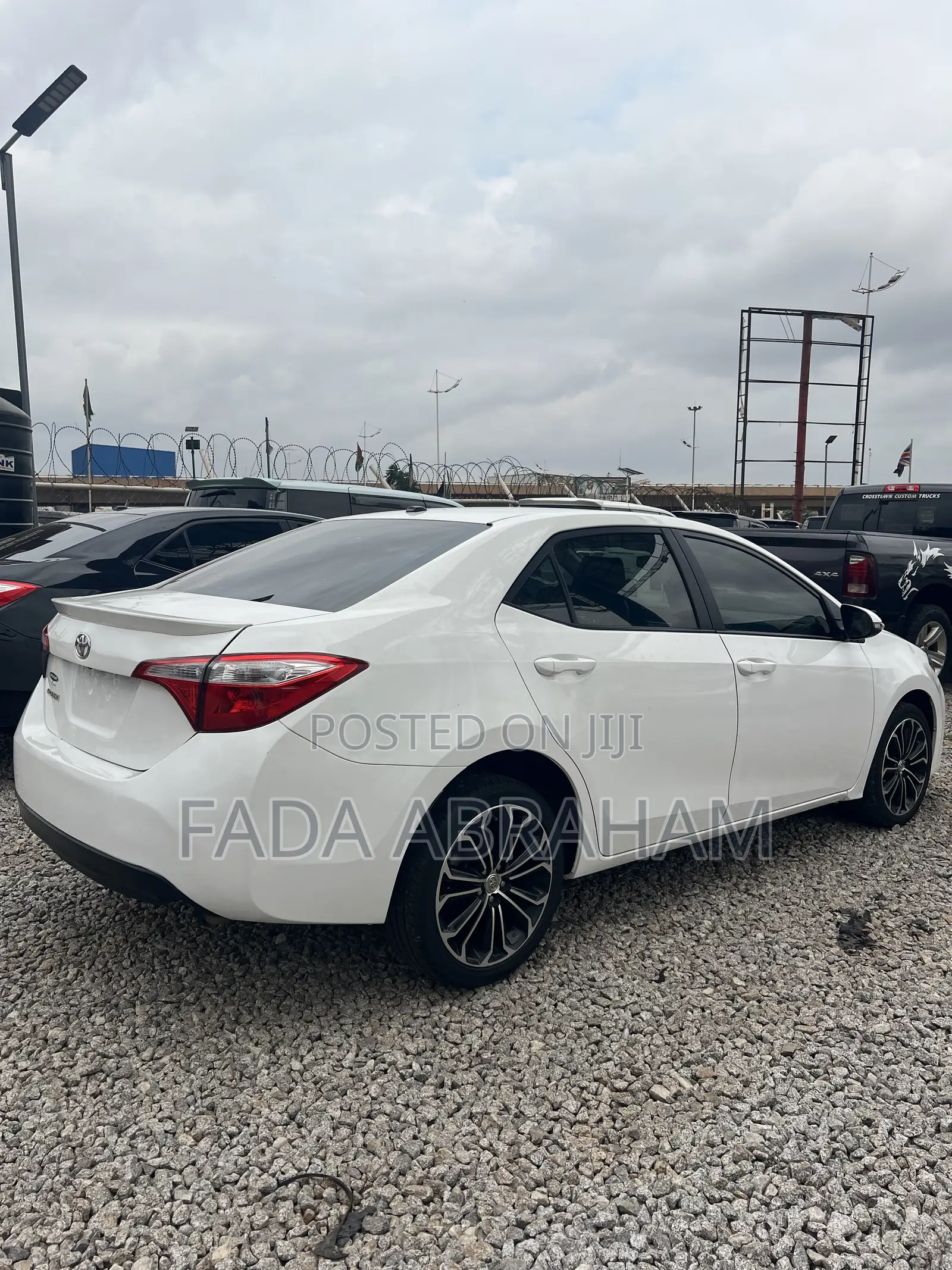 Toyota Corolla S w/Special Edition Pkg (1.8L 4cyl CVT) 2016 White
