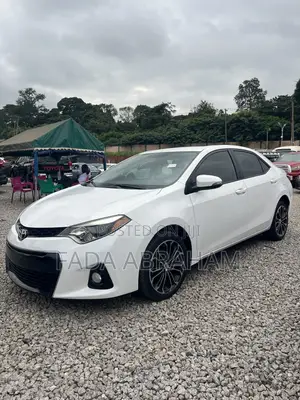 Toyota Corolla S w/Special Edition Pkg (1.8L 4cyl CVT) 2016 White