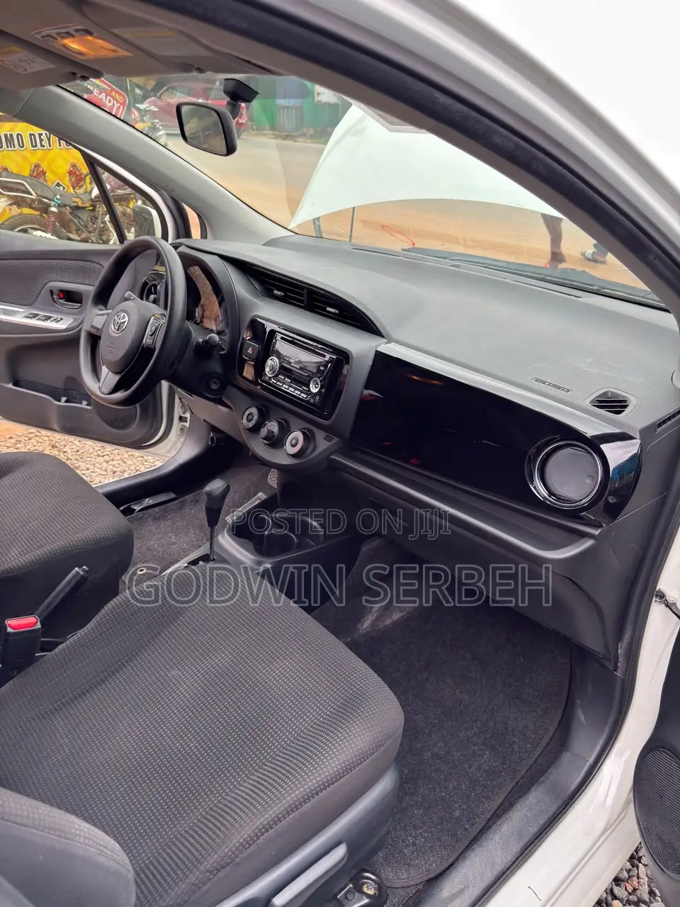 Toyota Vitz 2017 Silver