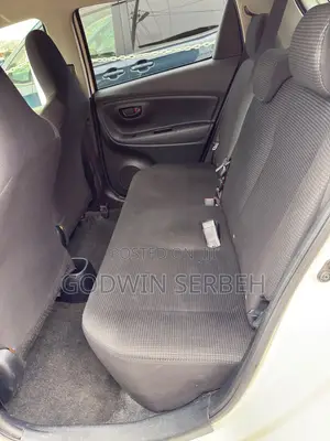 Toyota Vitz 2017 Silver