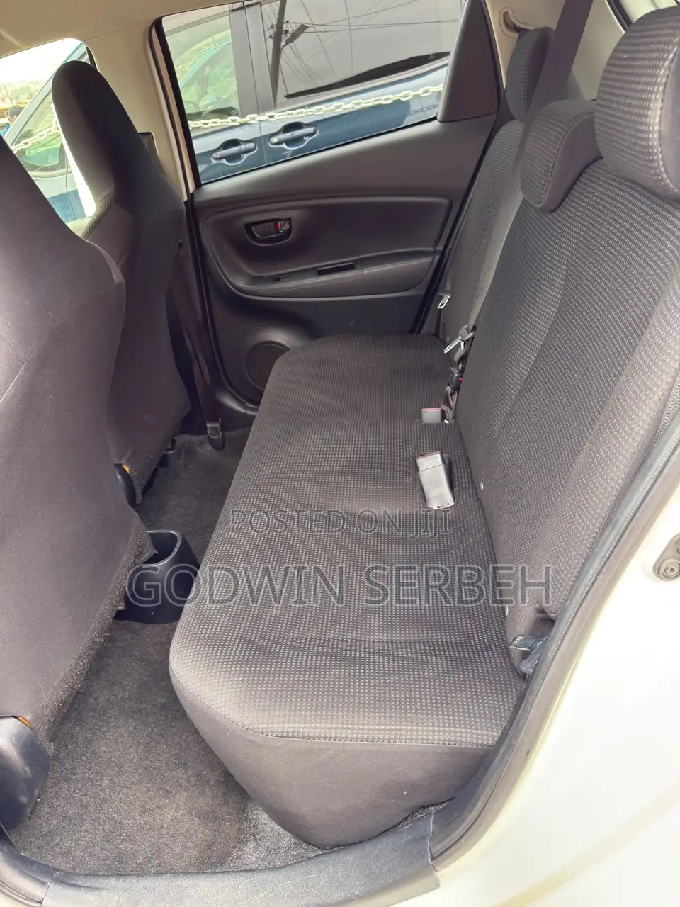 Toyota Vitz 2017 Silver