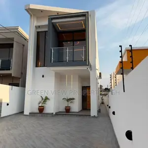 3bdrm Duplex in Lake Side Estate for rent