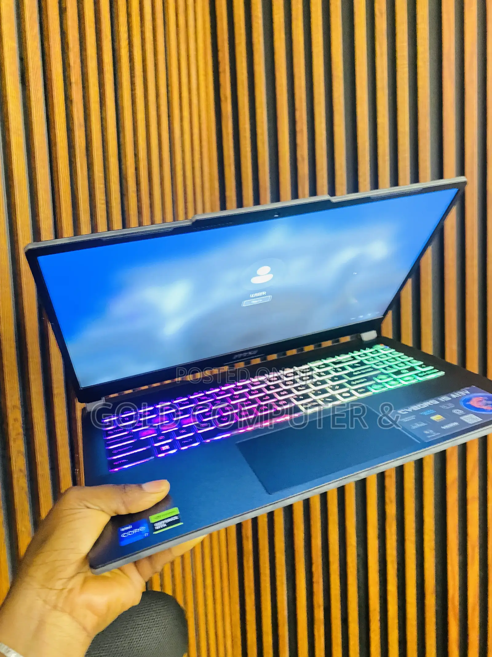 Laptop MSI Cyborg 15 24GB Intel Core i7 SSD 1T