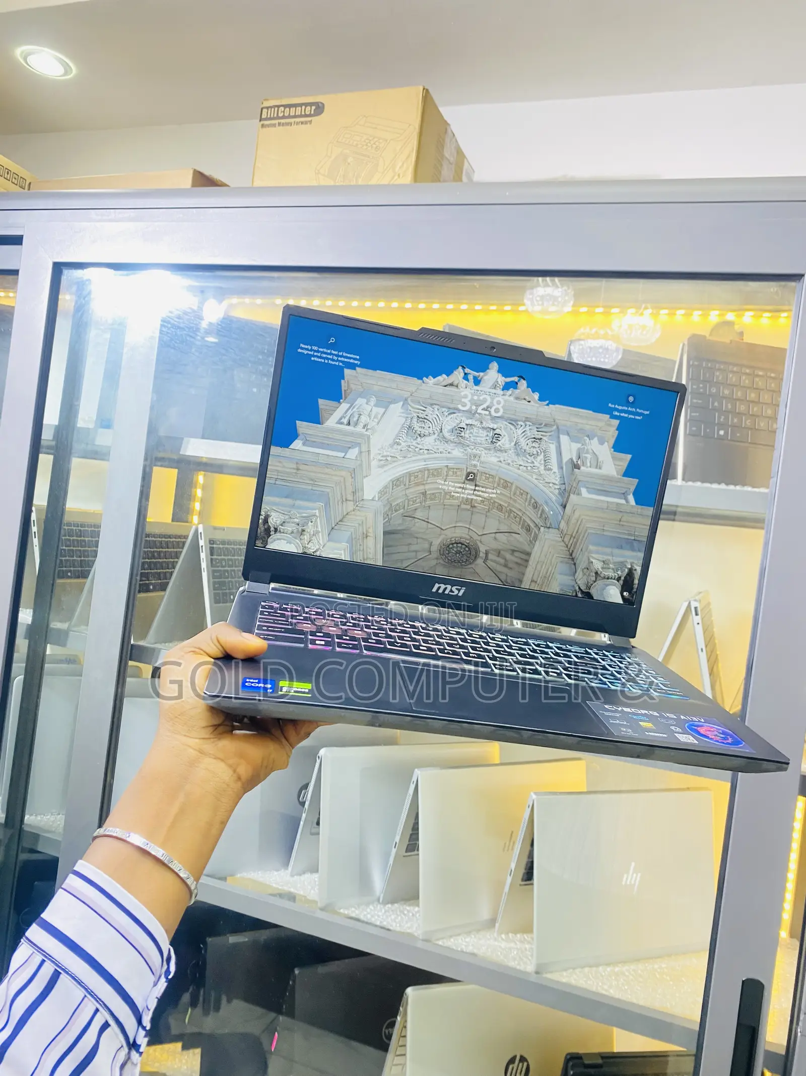 Laptop MSI Cyborg 15 24GB Intel Core i7 SSD 1T