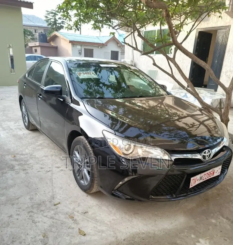 Toyota Camry SE 4dr Sedan (2.5L 4cyl 6A) 2017 Gray