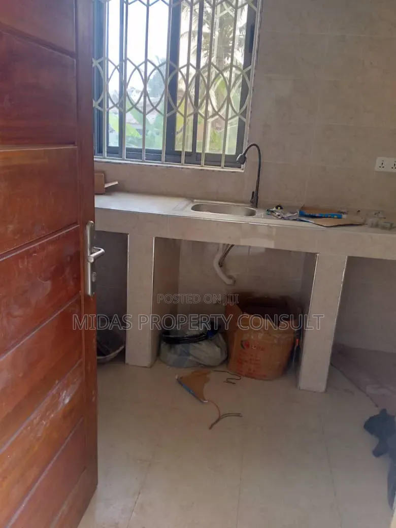 2bdrm Apartment in Madina, Estate for rent