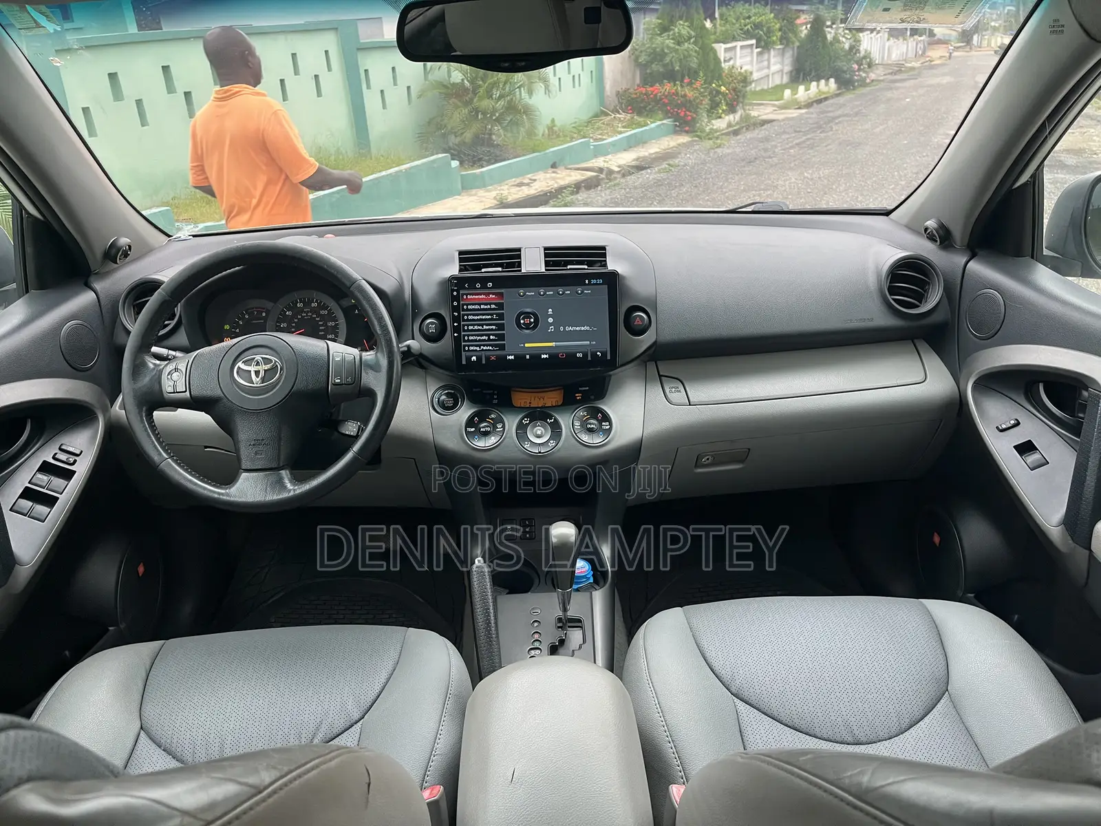 Toyota RAV4 2011 White