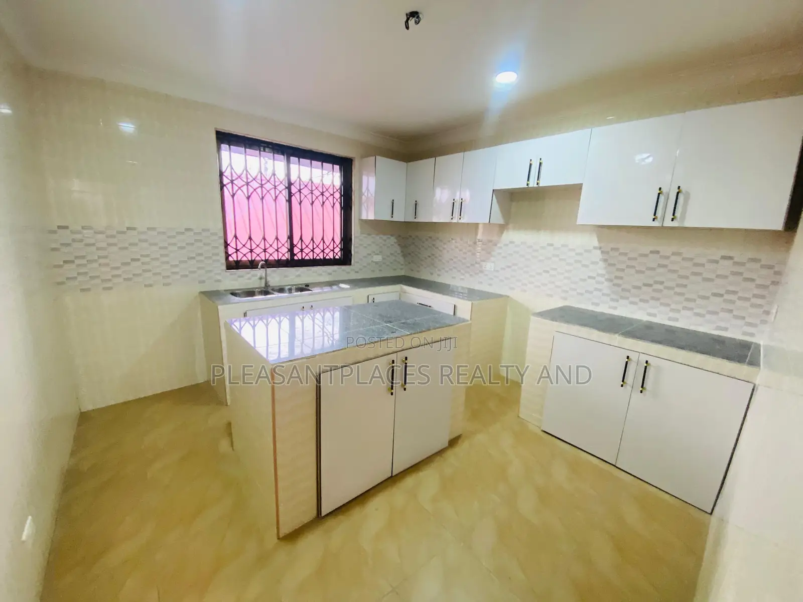 2bdrm Apartment in Pleasantplaces And, Dzorwulu for rent