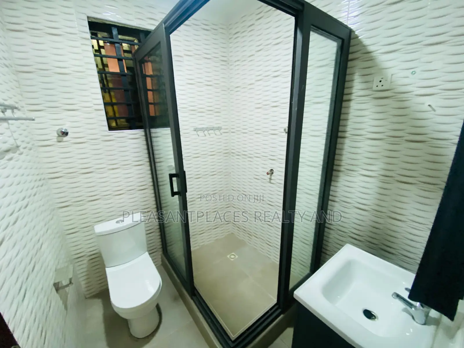 2bdrm Apartment in Pleasantplaces And, Dzorwulu for rent