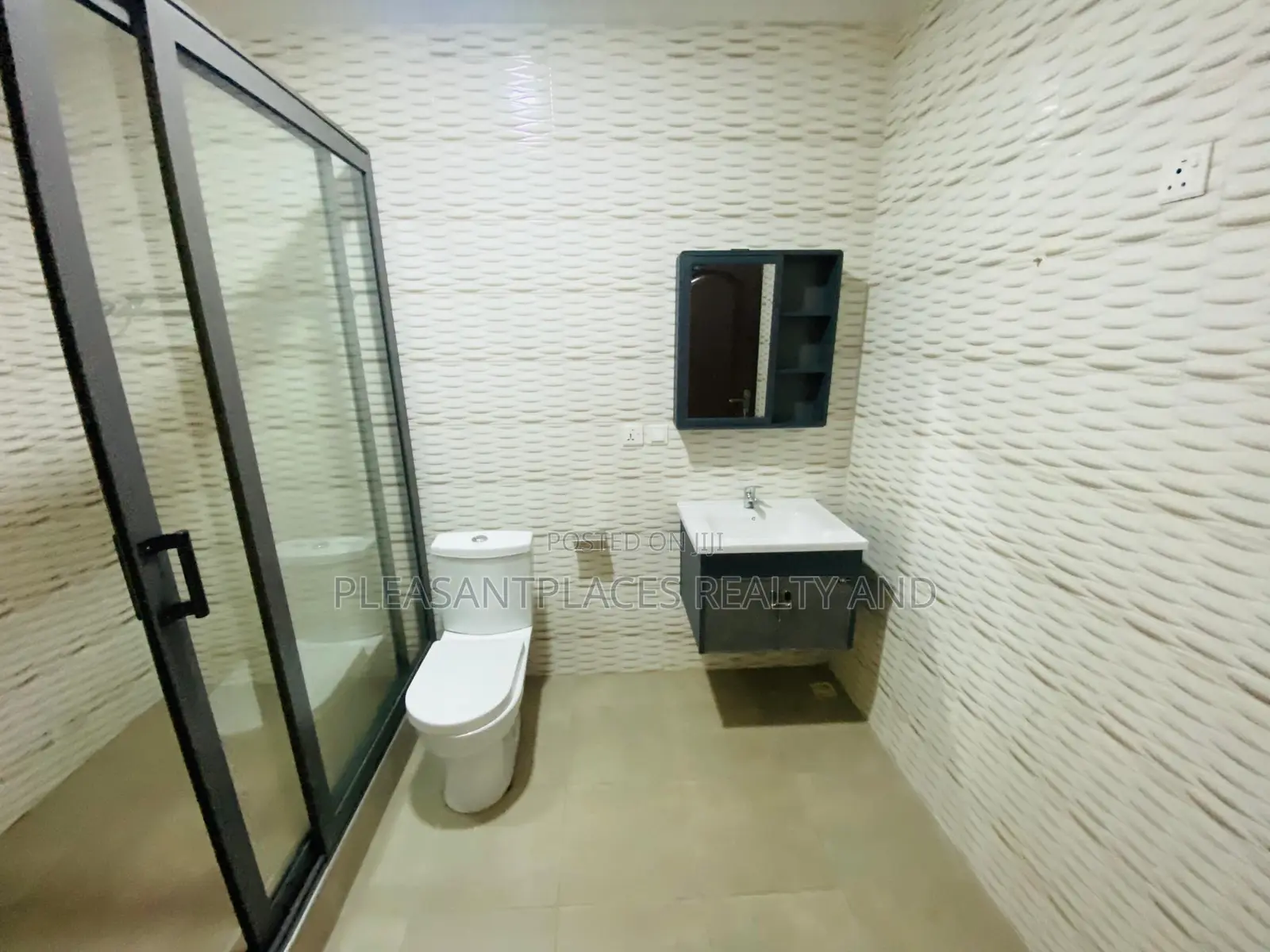 2bdrm Apartment in Pleasantplaces And, Dzorwulu for rent