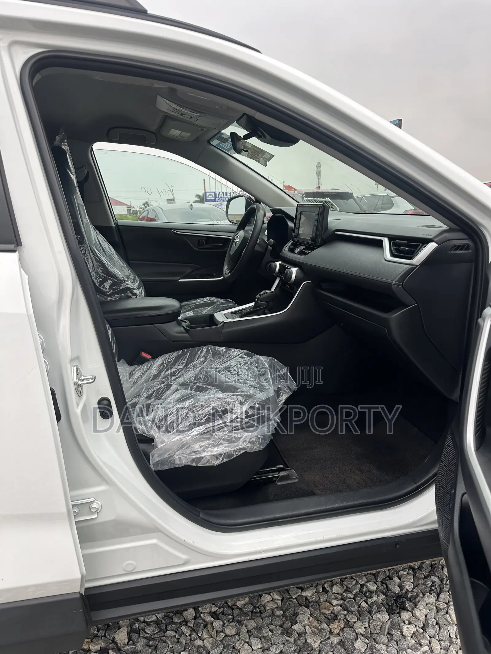 Toyota RAV4 2021 Off white