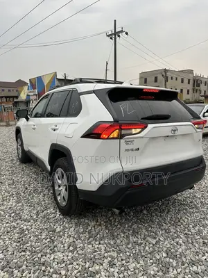 Toyota RAV4 2021 Off white